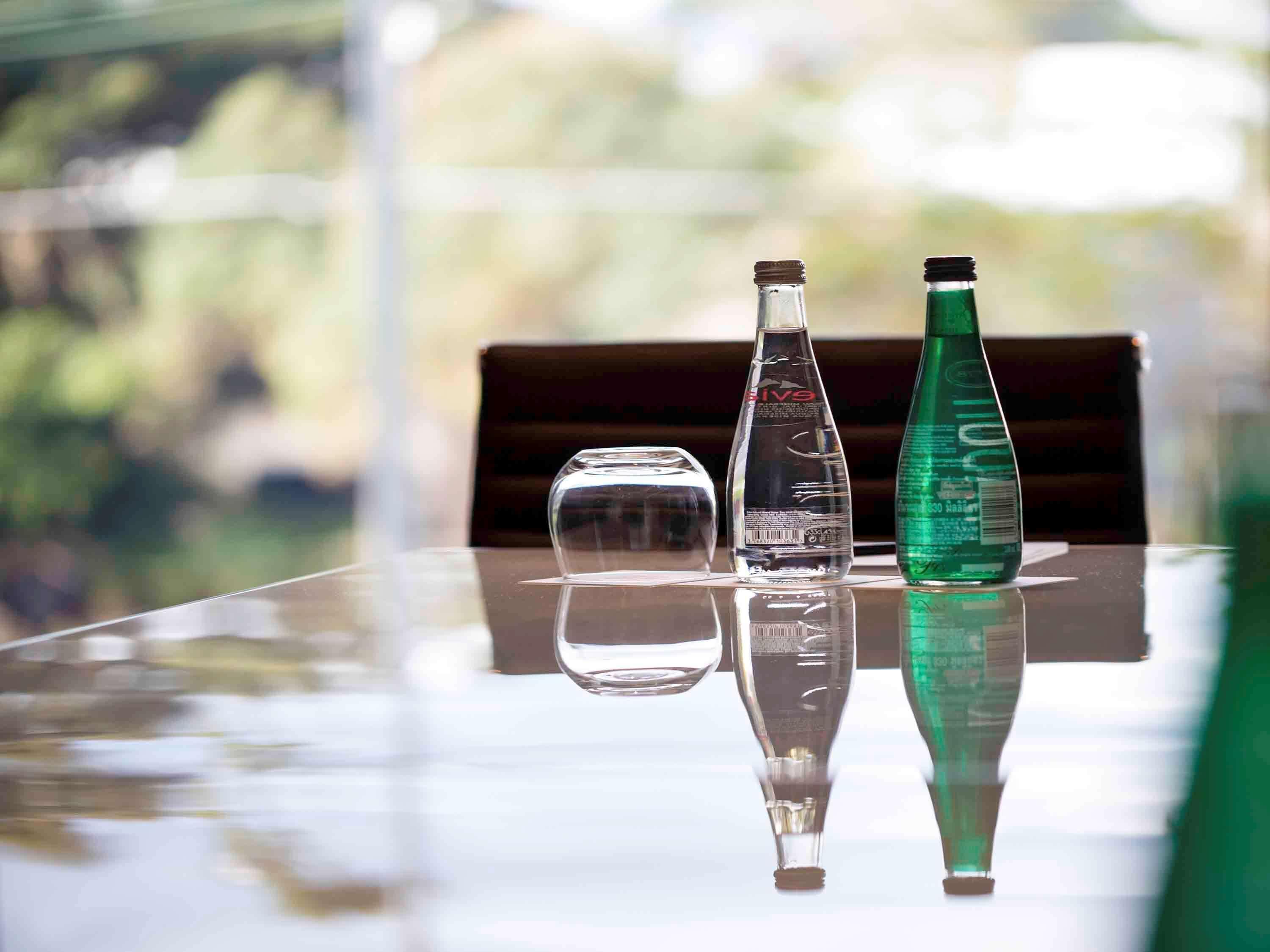 Pullman Sydney Airport Otel Dış mekan fotoğraf Bottles of S. Pellegrino