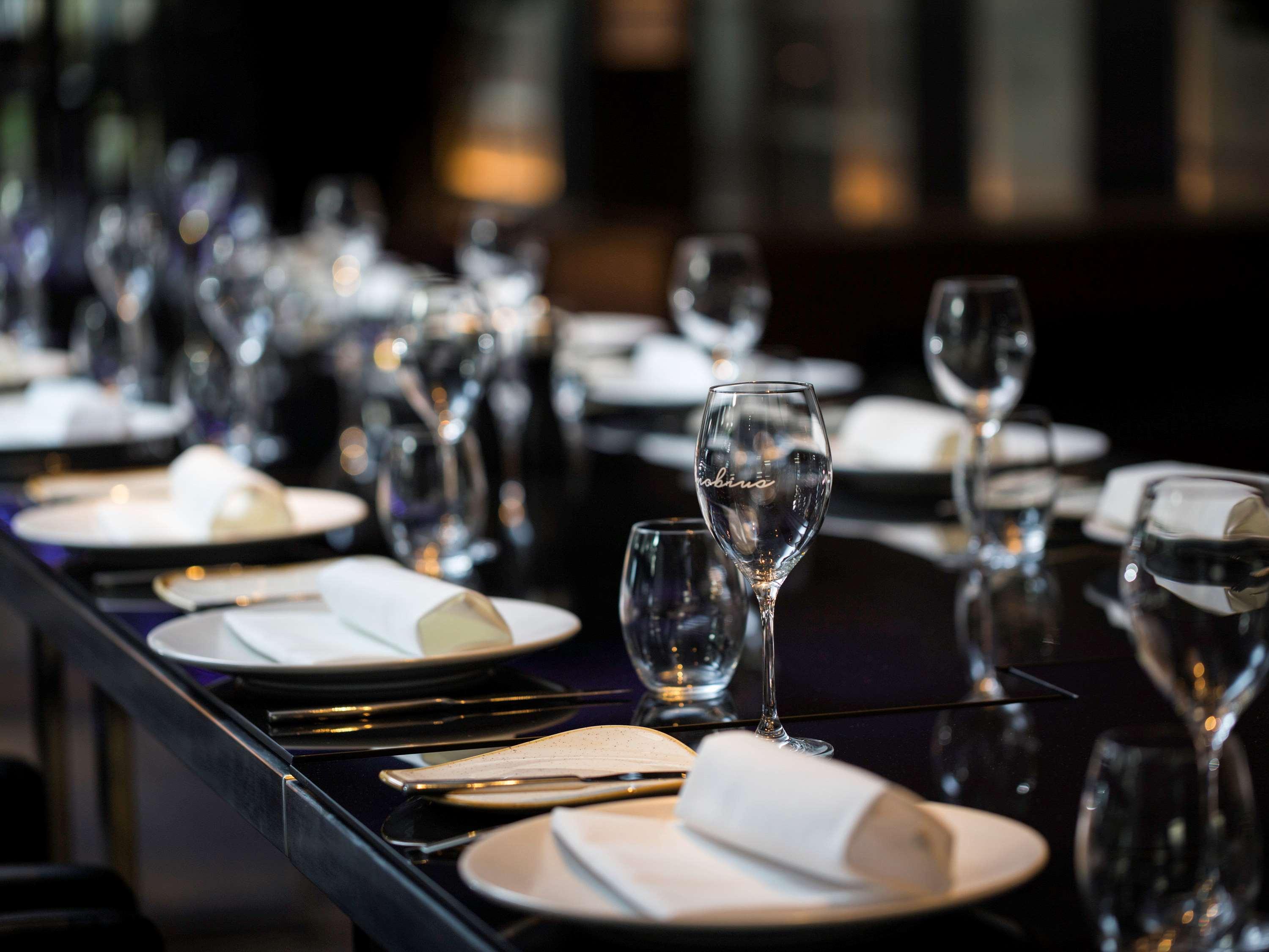 Pullman Sydney Airport Otel Dış mekan fotoğraf A table set for fine dining