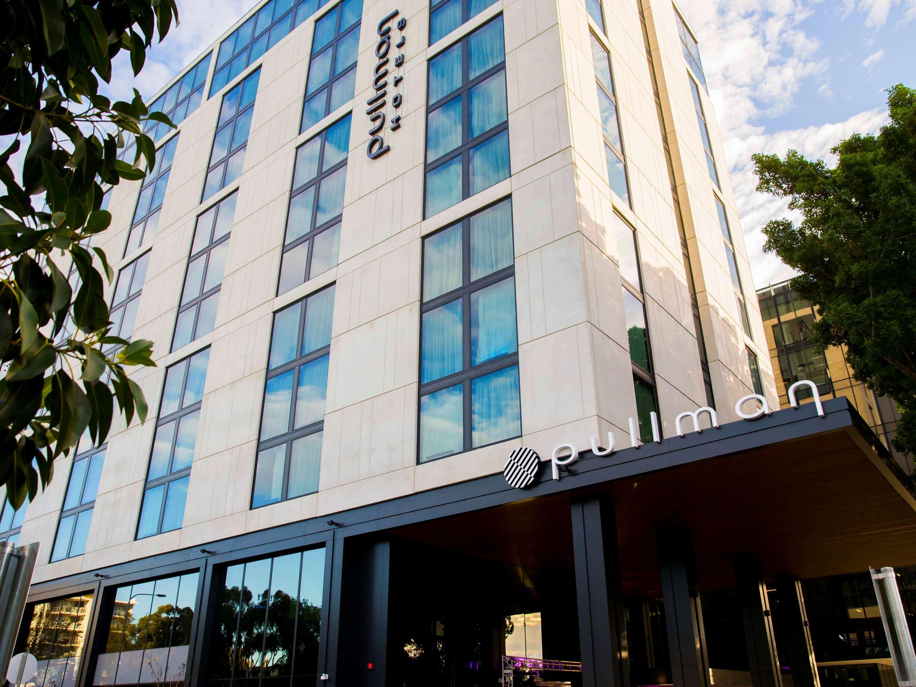 Pullman Sydney Airport Otel Dış mekan fotoğraf The Pullman Hotel in 2012