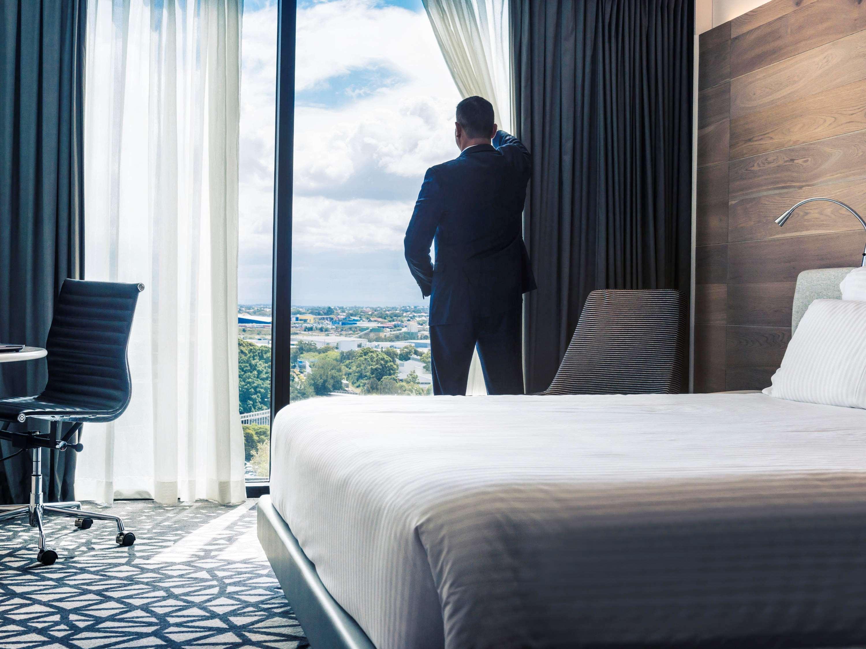 Pullman Sydney Airport Otel Dış mekan fotoğraf A guest room at the hotel