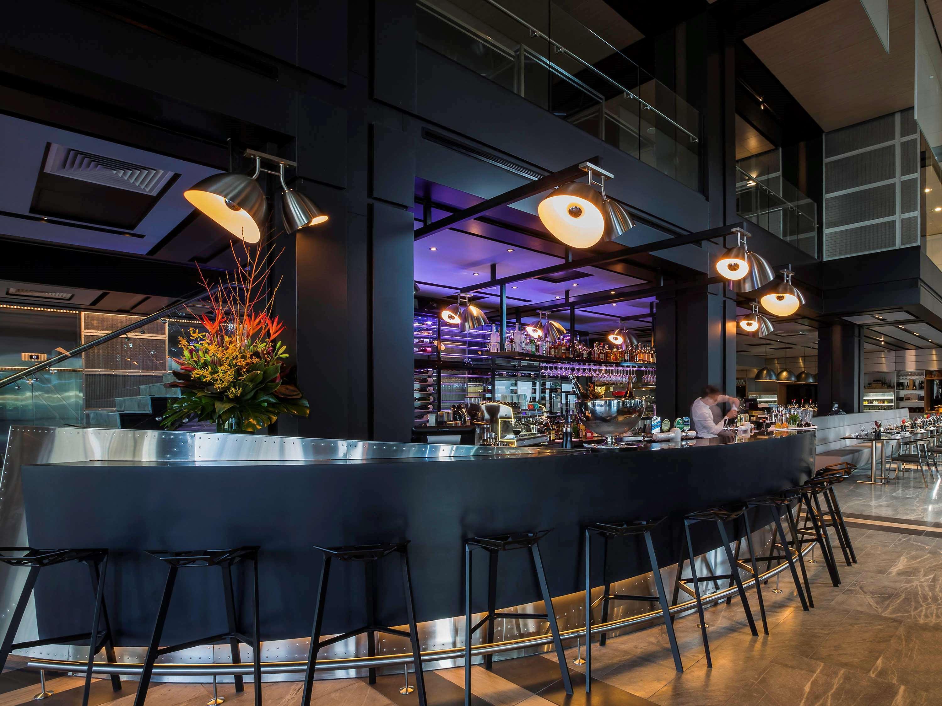 Pullman Sydney Airport Otel Dış mekan fotoğraf The bar at the restaurant