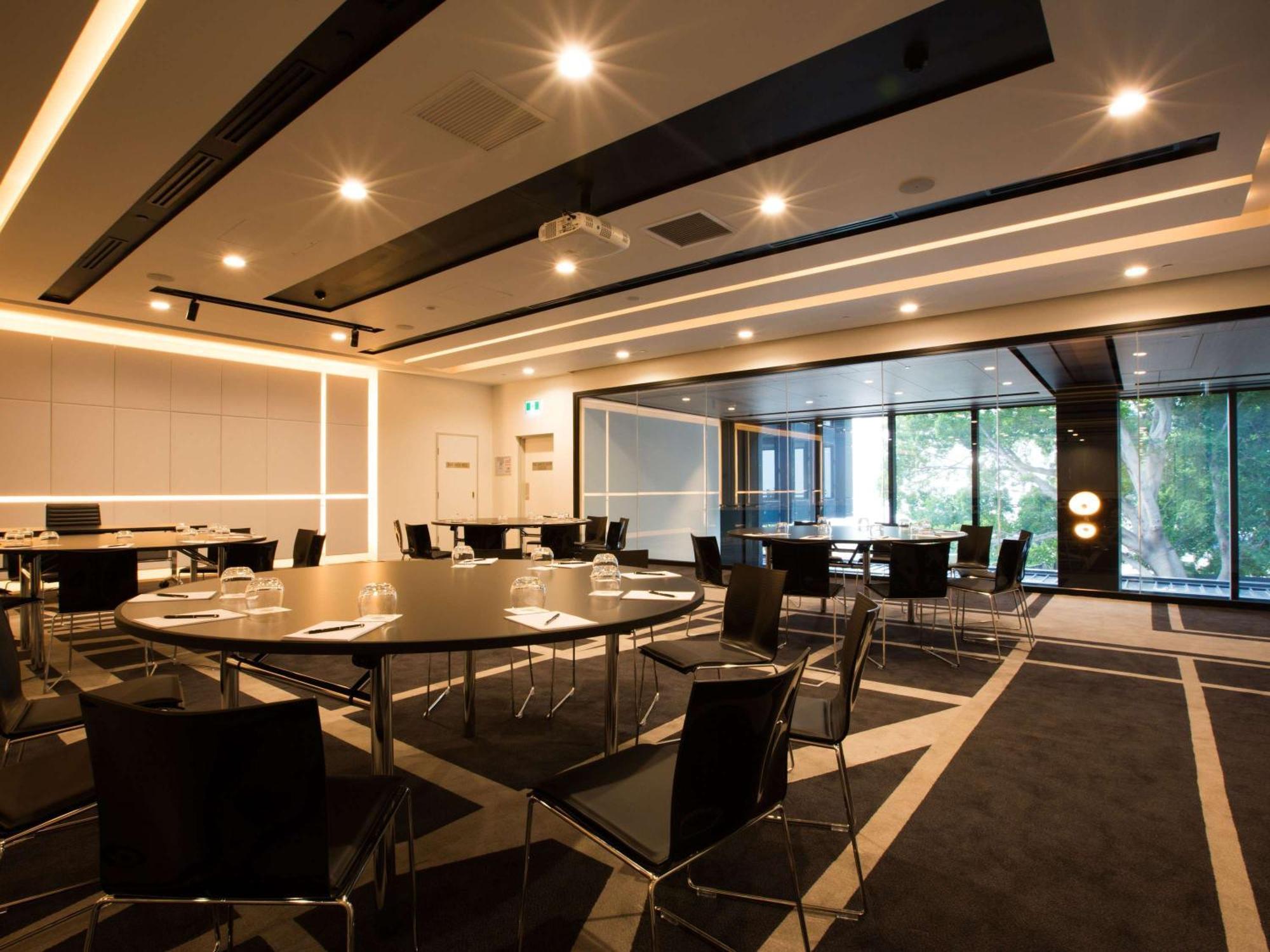 Pullman Sydney Airport Otel Dış mekan fotoğraf The Boardroom